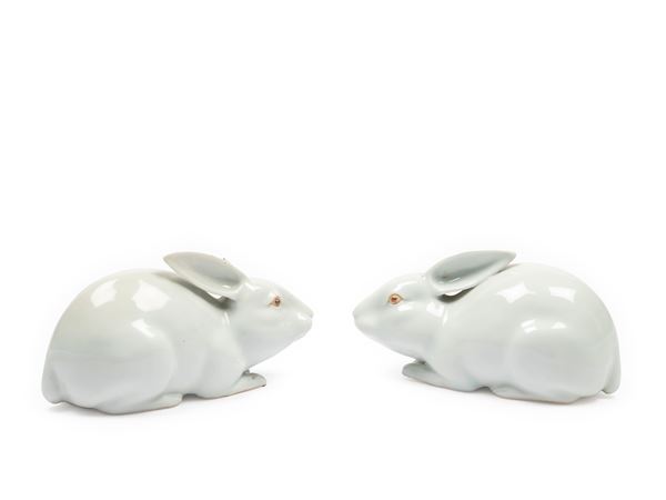 A PAIR OF PORCELAIN RABBITS