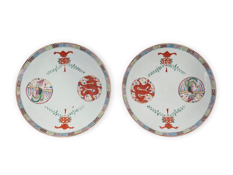 COPPIA DI PIATTI IN PORCELLANA FAMIGLIA ROSA