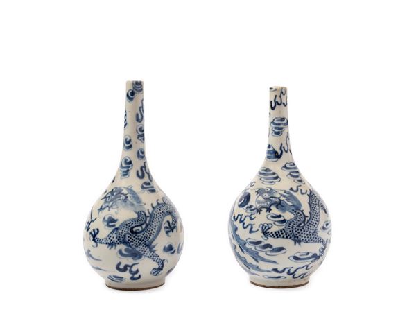 A PAIR OF BLUE AND WHITE BOTTLE-SHAPED VASES