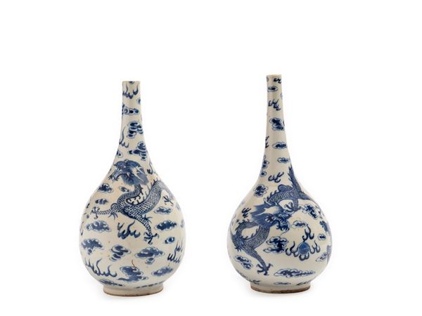 A PAIR OF BLUE AND WHITE PORCELAIN BOTTLE-SHAPED VASES