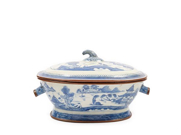 ZUPPIERA CON COPERCHIO IN PORCELLANA BIANCO E BLU