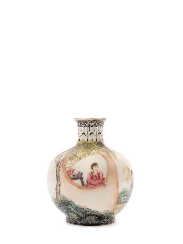 PICCOLO VASO IN PORCELLANA FAMIGLIA ROSA