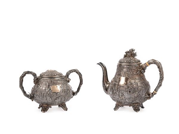 TEAPOT AND SUGAR BOWL IN SILVER