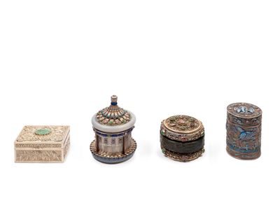 Quattro Scatole in Argento Giada e Pietre Dure
