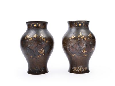 Coppia di Grandi Vasi in Bronzo