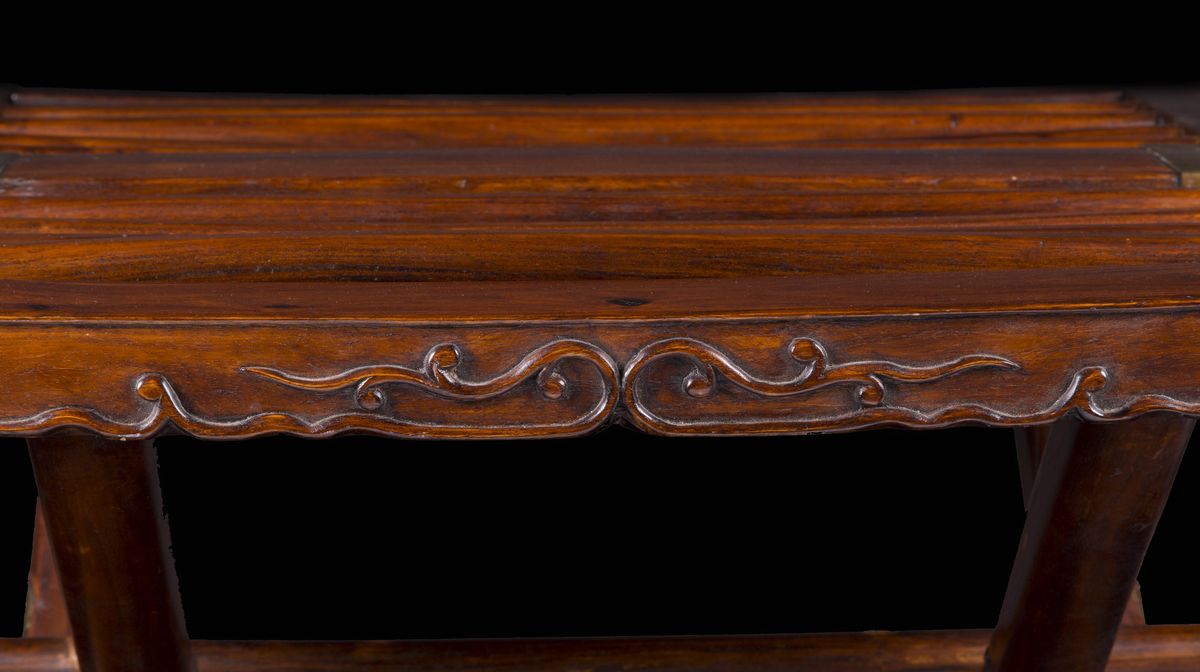 Coppia di sedute in legno Huanghuali, Cina, inizio XX secolo
