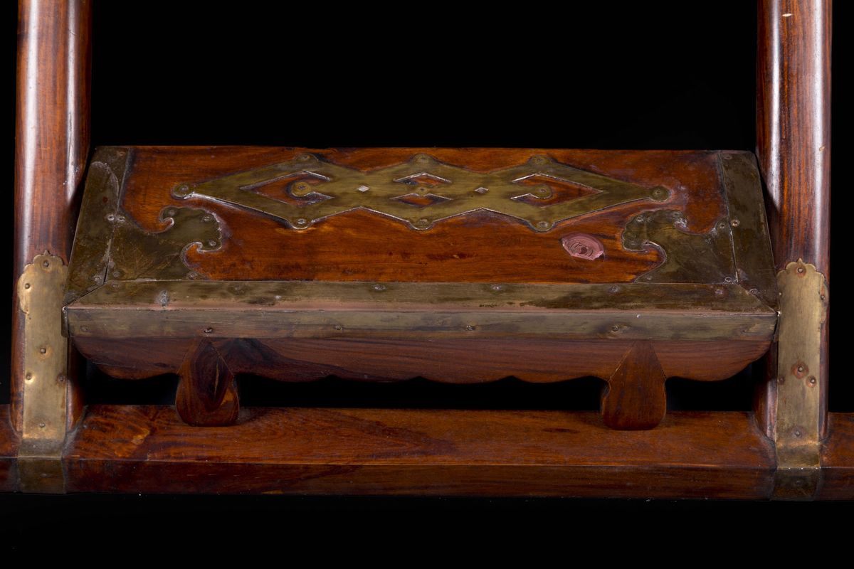 Coppia di sedute in legno Huanghuali, Cina, inizio XX secolo