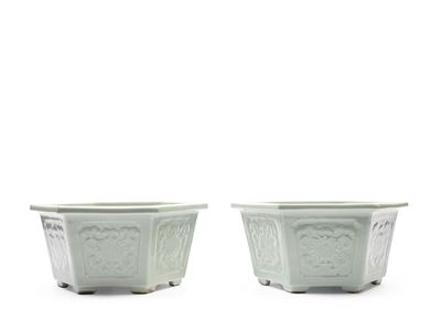 Coppia di Fioriere in Porcellana Celadon