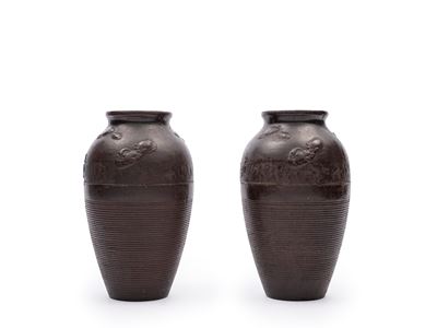 Coppia di Vasi in Bronzo