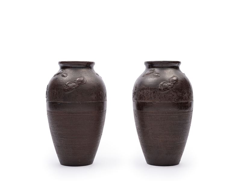 Coppia di Vasi in Bronzo