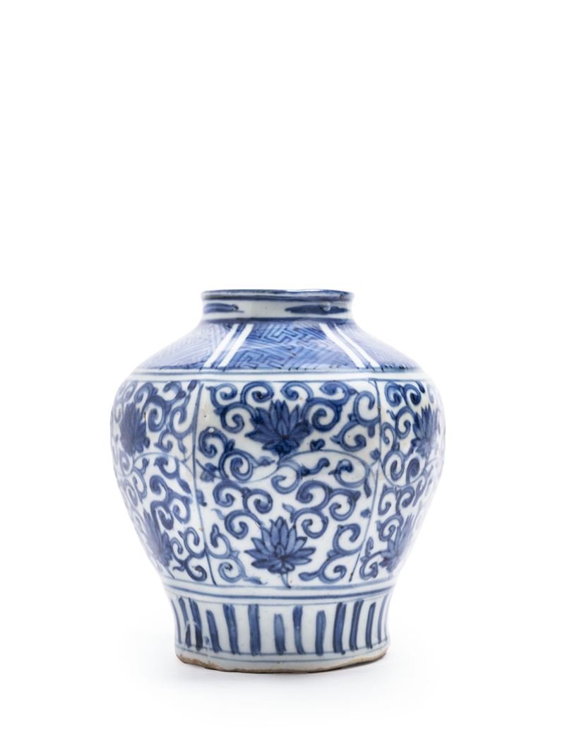 VASO IN PORCELLANA BIANCA E BLU