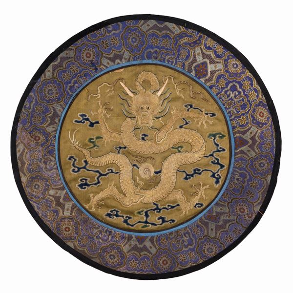 BROCADE TEXTILE  (China, Qing dynasty, 18th century)  - Auction Fine Asian Art - Marcopolo srl - Marcopolo Asian Art Auction Milano