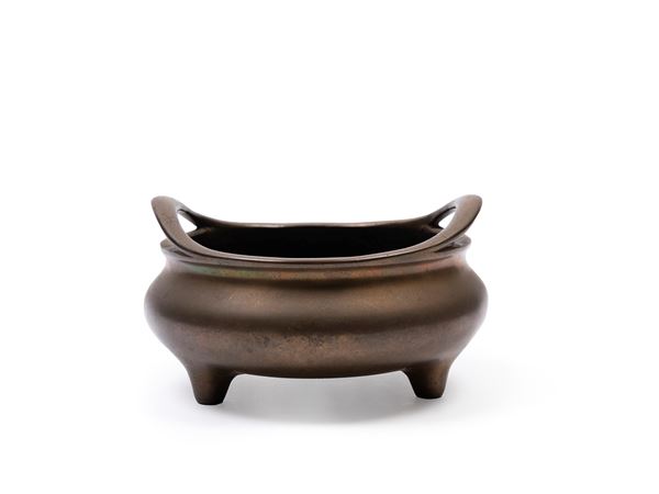 A BRONZE TRIPOD CENSER
