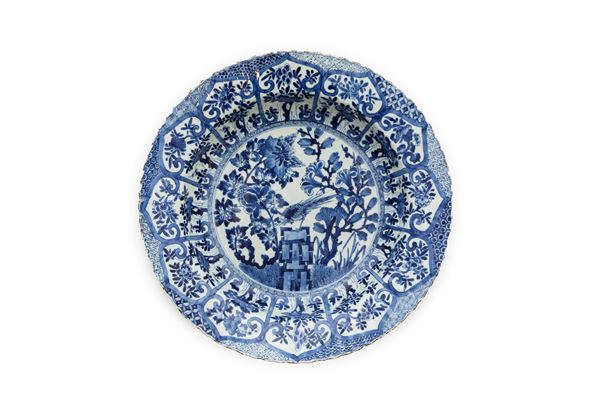 GRANDE PIATTO IN PORCELLANA BIANCA E BLU