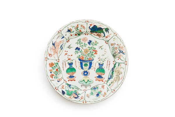 A LARGE FAMILLE VERTE PORCELAIN DISH
