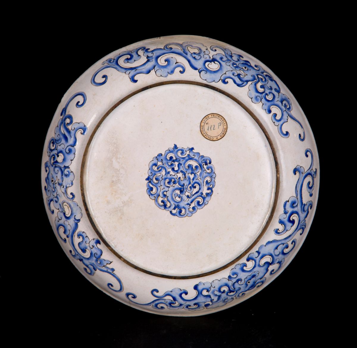 Piatto smaltato su rame, Cina, dinastia Qing, XVIII secolo