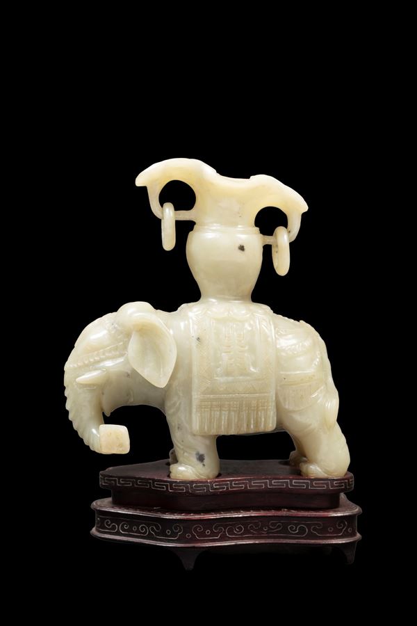 FIGURA DI ELEFANTE IN GIADA SERPENTINO