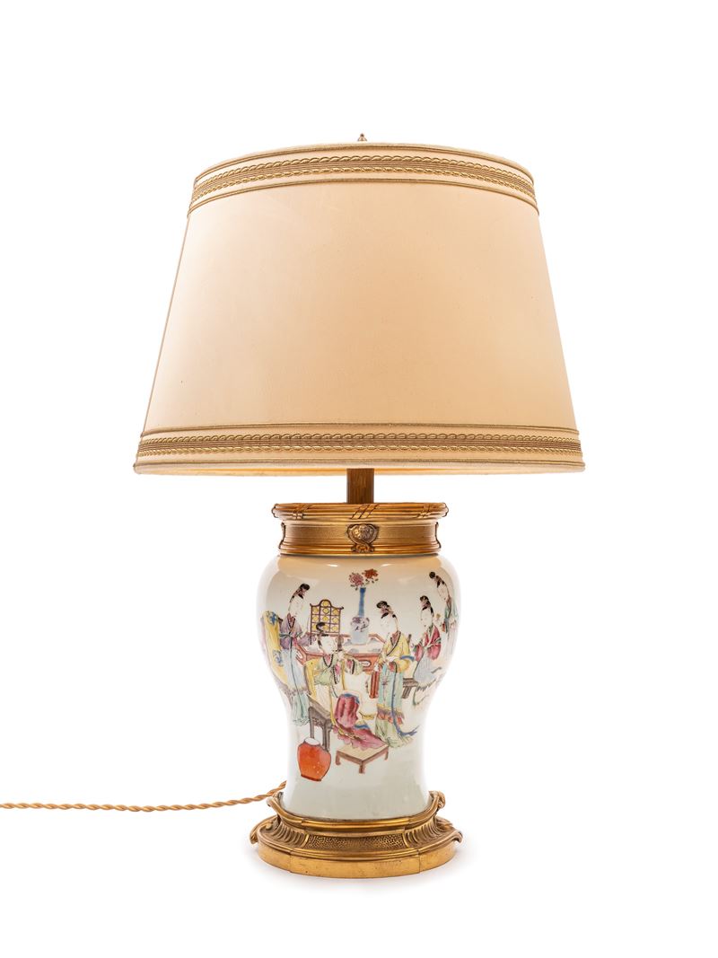 VASO IN PORCELLANA FAMIGLIA ROSA MONTATO A LAMPADA