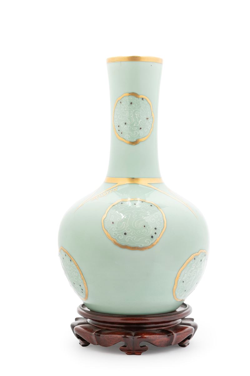 Vaso in Porcellana Celadon e Dorato