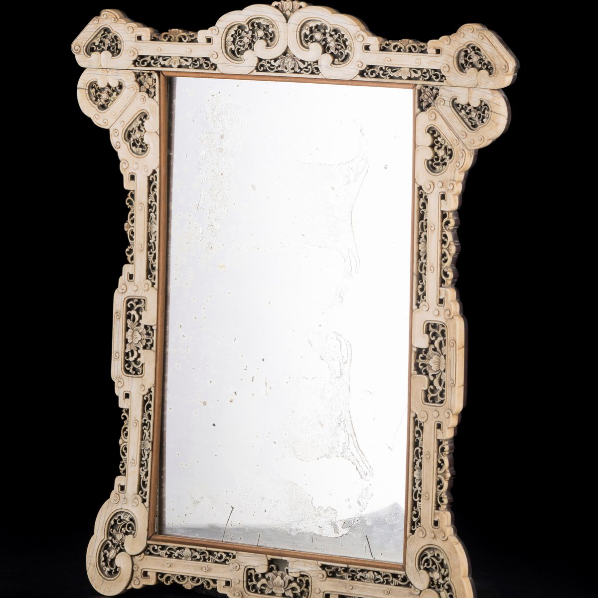Specchiera, legno Huanghuali, Cina, Periodo Qianlong (1735-1796)