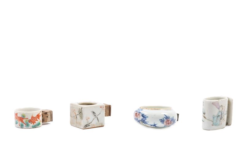 QUATTRO ABBEVERATOI IN PORCELLANA FAMIGLIA ROSA