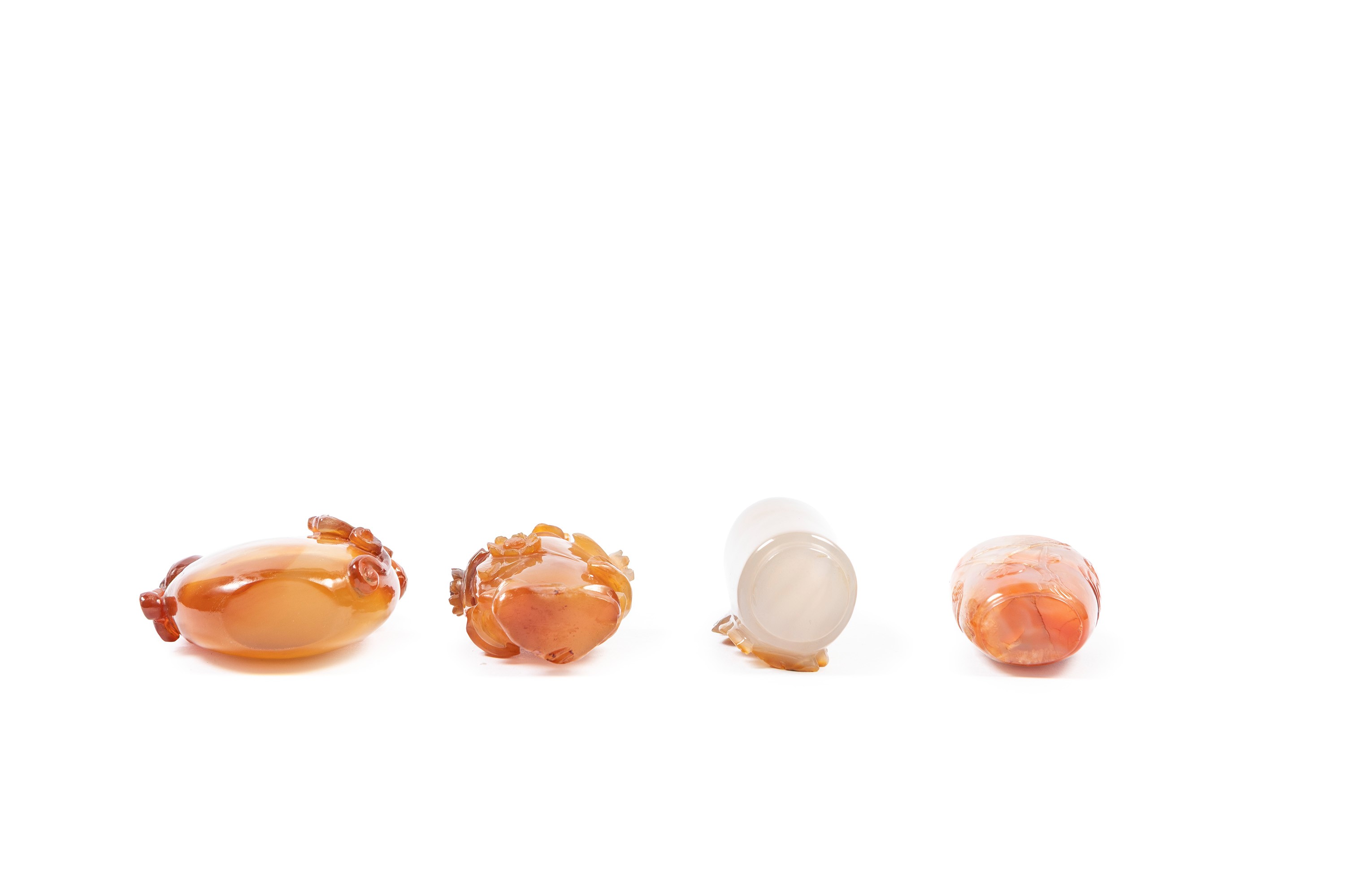 Quattro Snuff Bottles in Agata