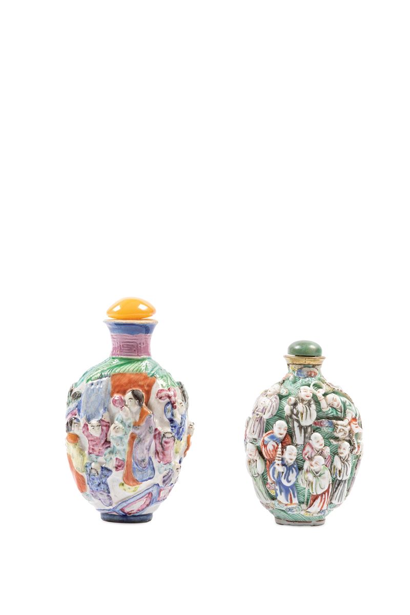 DUE SNUFF BOTTLES IN PORCELLANA FAMIGLIA ROSA