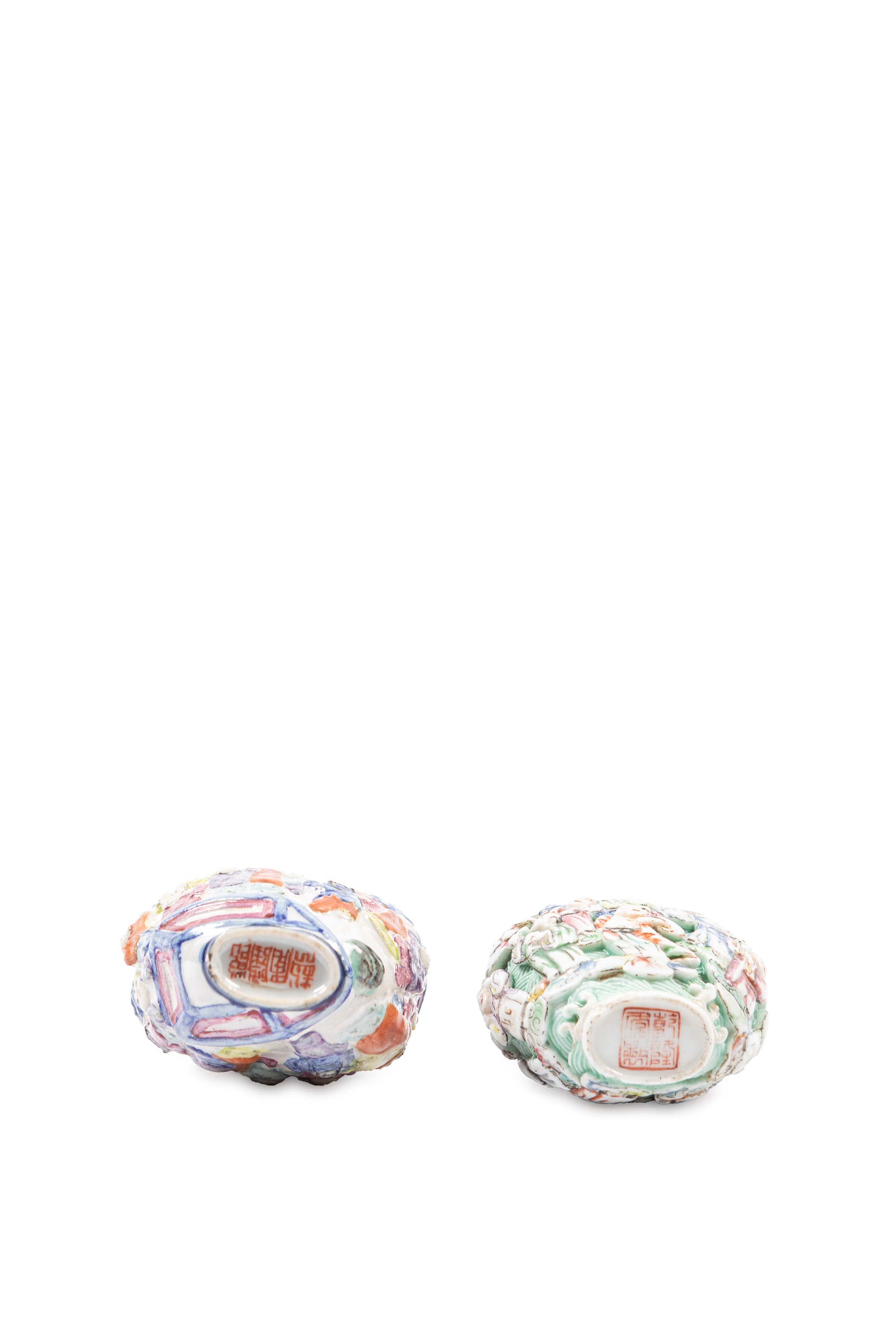 DUE SNUFF BOTTLES IN PORCELLANA FAMIGLIA ROSA