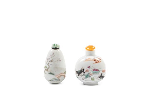 DUE SNUFF BOTTLES IN PORCELLANA FAMIGLIA ROSA