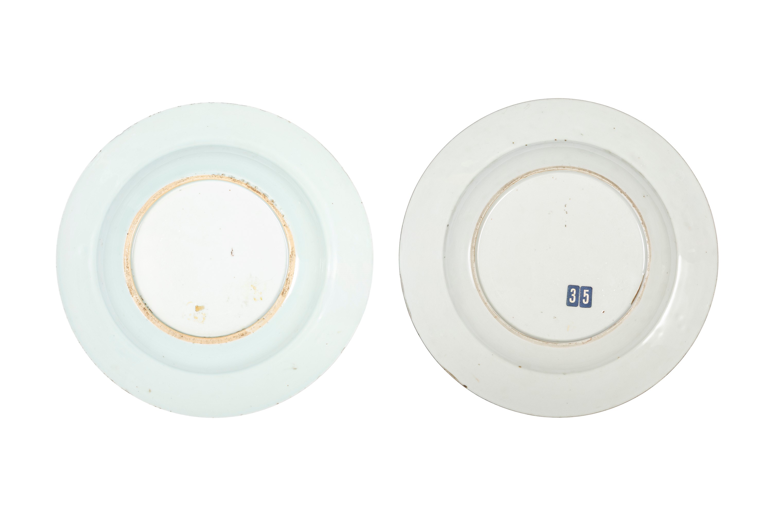 Rara Coppia Piatti in Porcellana Color Pulce e Bianco Sopra Bianco