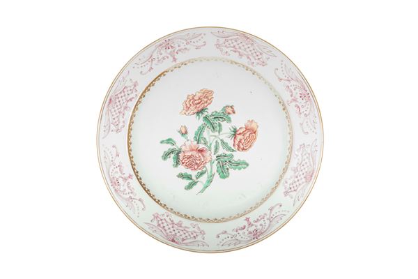 A LARGE FAMILLE ROSE BOTANICAL PORCELAIN DISH
