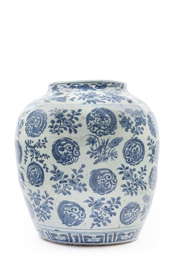 A HUGE BLUE AND WHITE PORCELAIN JAR