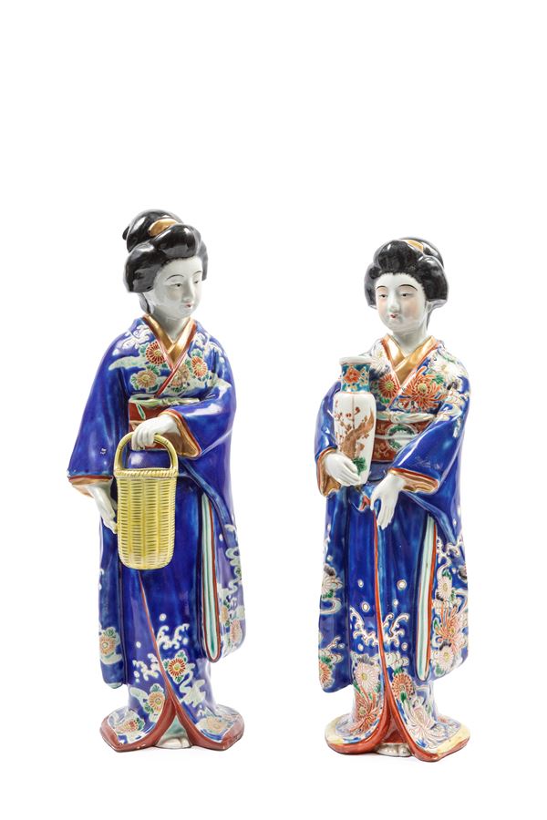 DUE SCULTURE IN PORCELLANA IMARI