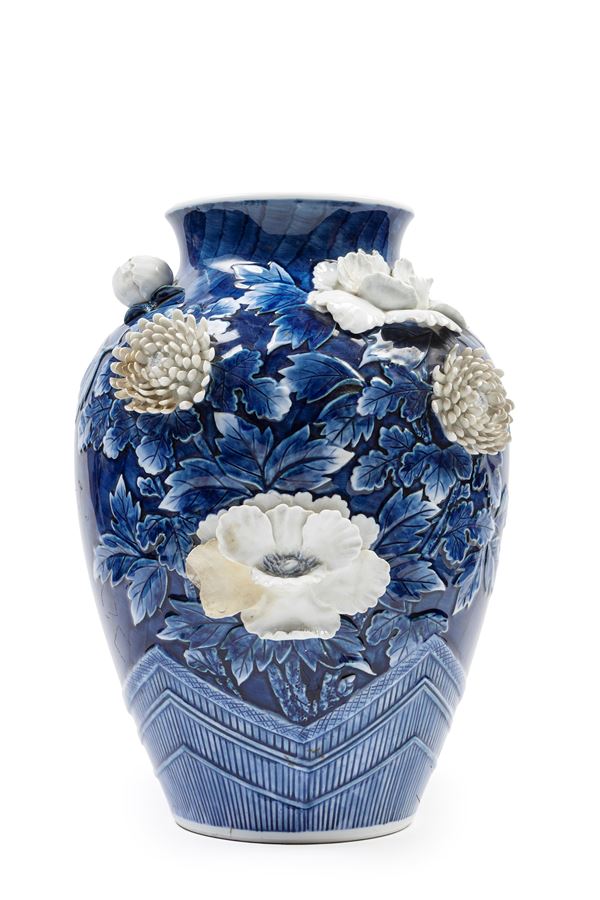 VASO IN PORCELLANA A FONDO BLU