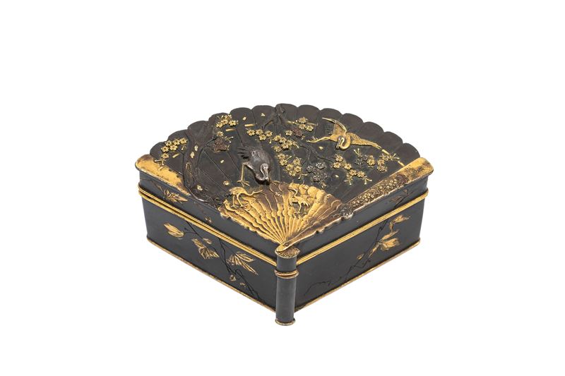 SCATOLINA IN METALLO MISTO CON INTARSI IN ORO E ARGENTO