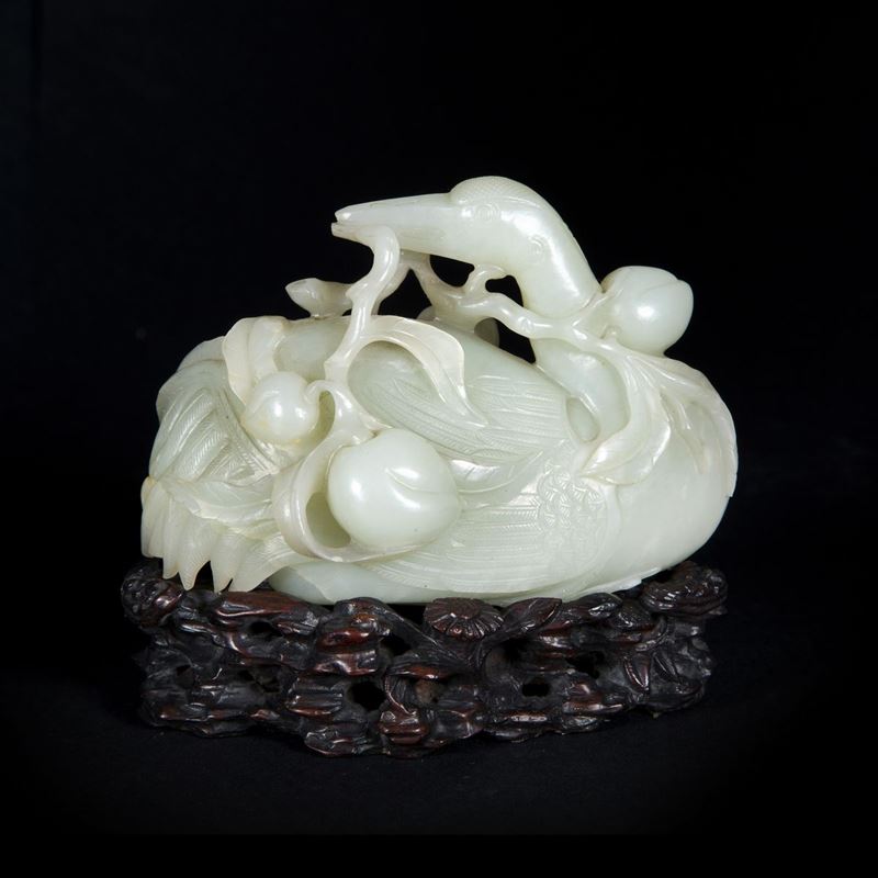 SCULTURA IN GIADA CELADON CHIARO RAFFIGURANTE UNA GRU