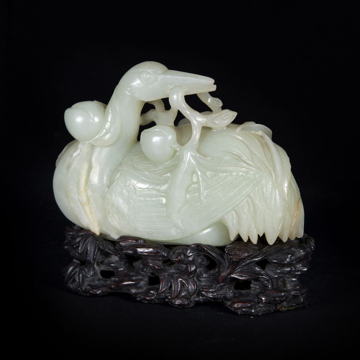 SCULTURA IN GIADA CELADON CHIARO RAFFIGURANTE UNA GRU