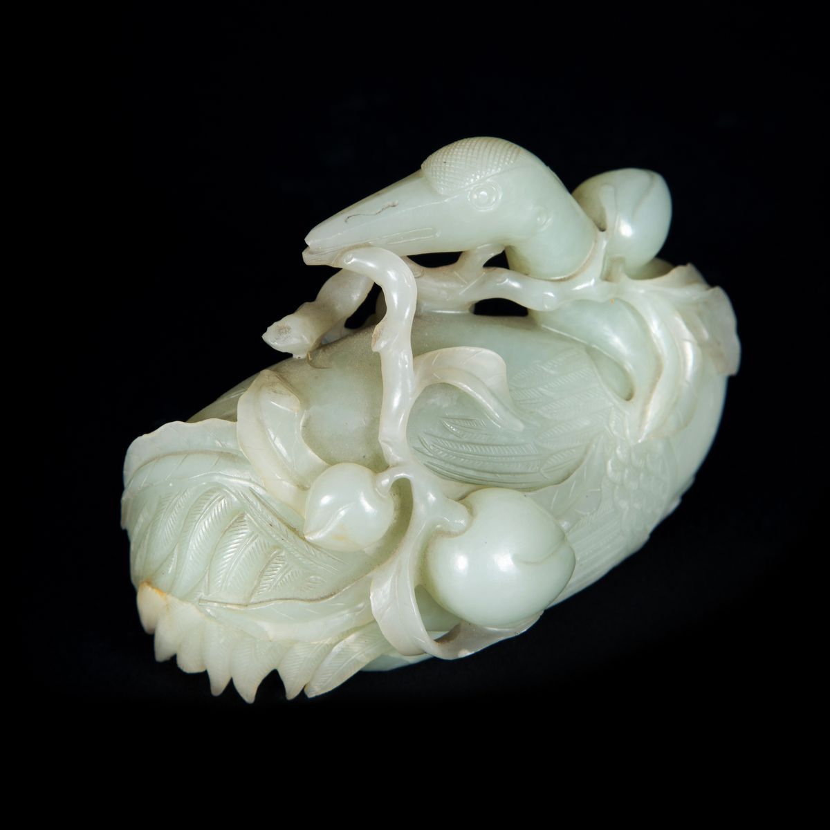 SCULTURA IN GIADA CELADON CHIARO RAFFIGURANTE UNA GRU