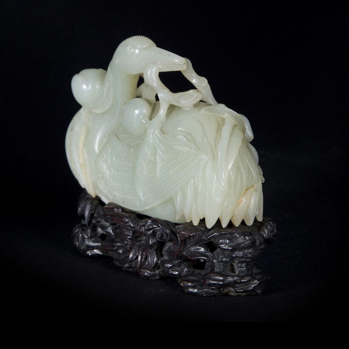 SCULTURA IN GIADA CELADON CHIARO RAFFIGURANTE UNA GRU