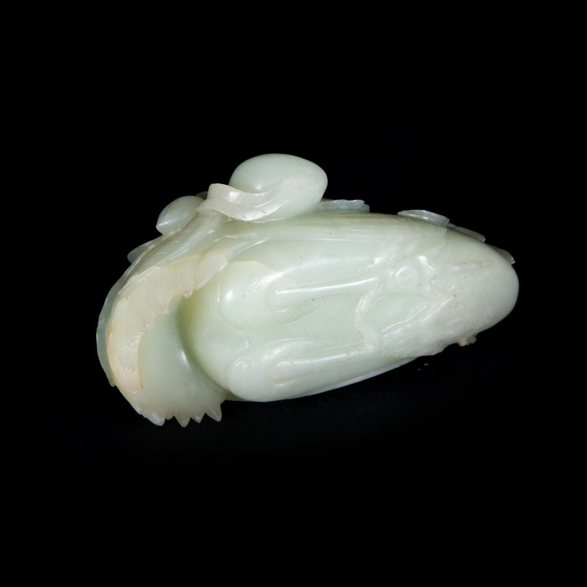 SCULTURA IN GIADA CELADON CHIARO RAFFIGURANTE UNA GRU