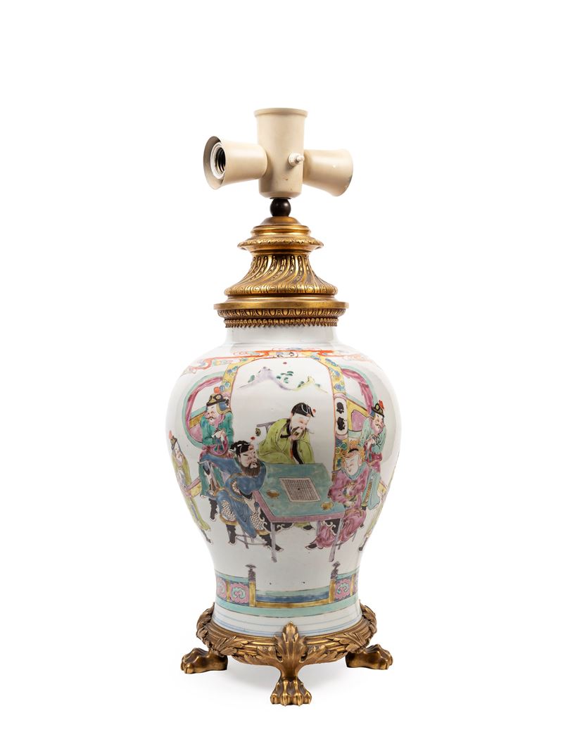 VASO IN PORCELLANA FAMIGLIA ROSA