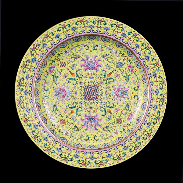 A VERY RARE IMPERIAL YELLOW-GROUND FAMILLE ROSE DISH