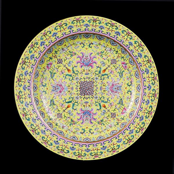 A VERY RARE IMPERIAL YELLOW-GROUND FAMILLE ROSE DISH