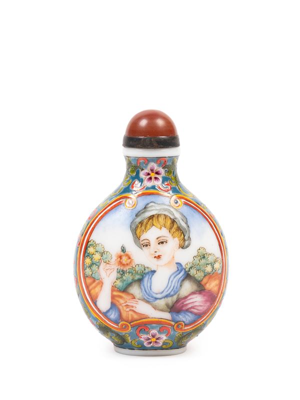 POLYCHROME PORCELAIN SNUFF BOTTLE DEPICTING A WOMAN WITH FLOWERS.
