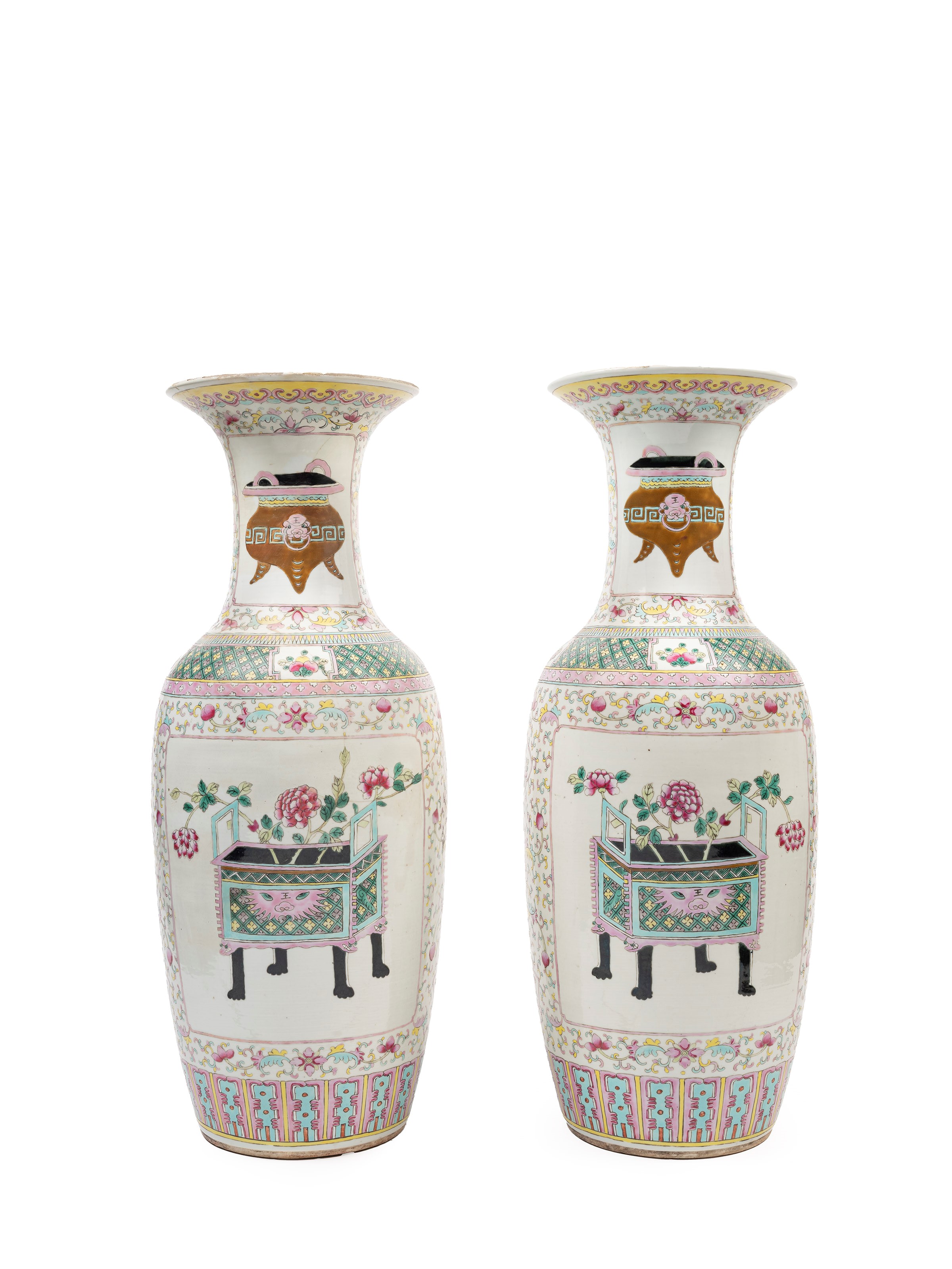 COPPIA DI VASI IN PORCELLANA FAMIGLIA ROSA