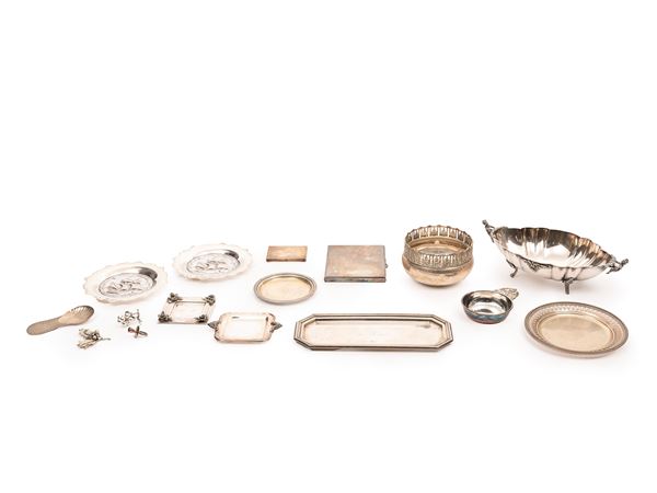 LOT CONSISTING OF 16 SILVER ITEMS