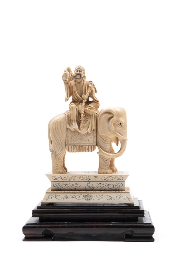 ☼AN IVORY SCULPTURE DEPICTING A SAGE ON AN ELEPHANT