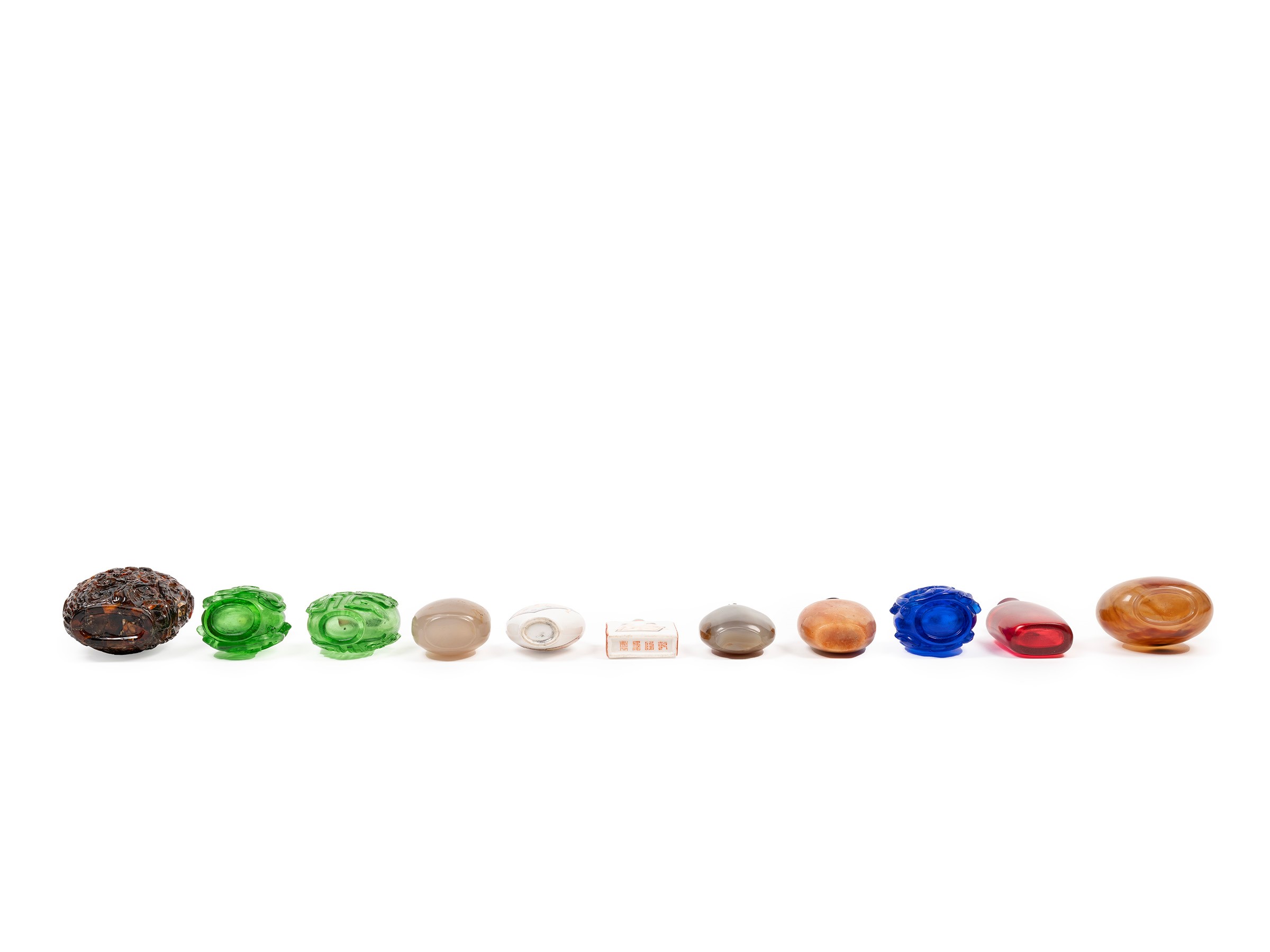 UNDICI SNUFF BOTTLES