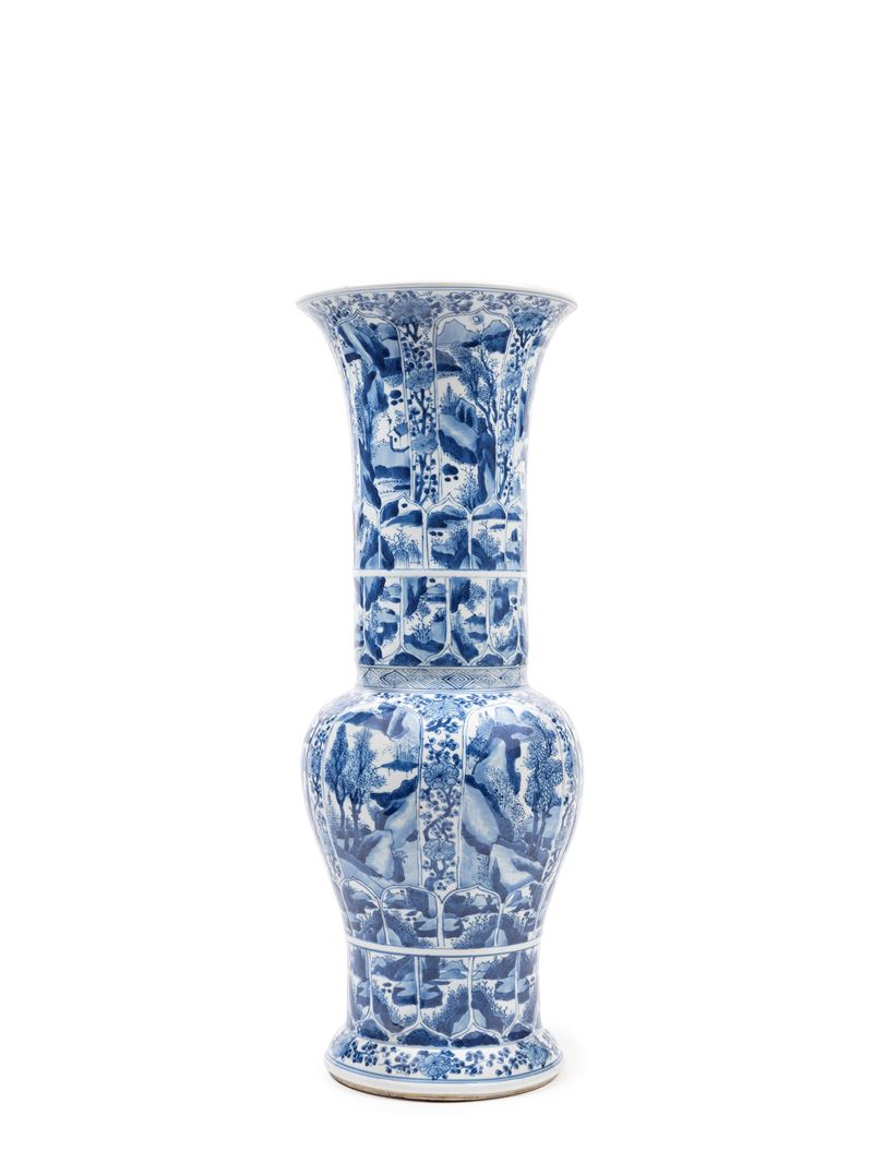 VASO "A CODA DI FENICE" IN PORCELLANA BIANCA E BLU