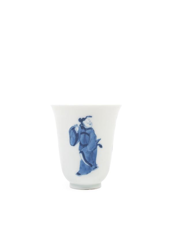 A BLUE AND WHITE PORCELAIN WINE CUP